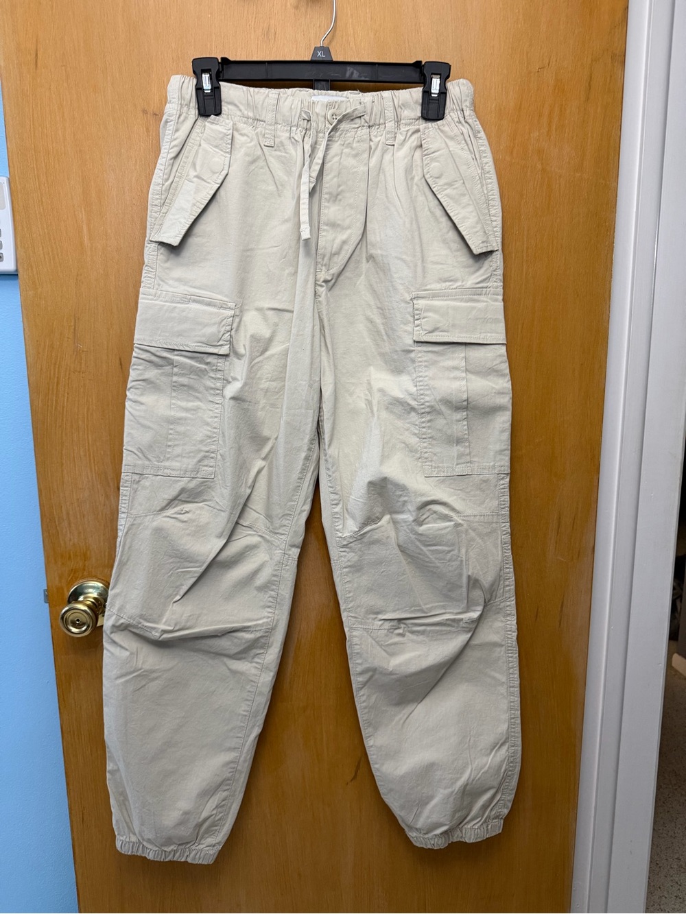 H&M Men's Cargo Pants in Light Cream